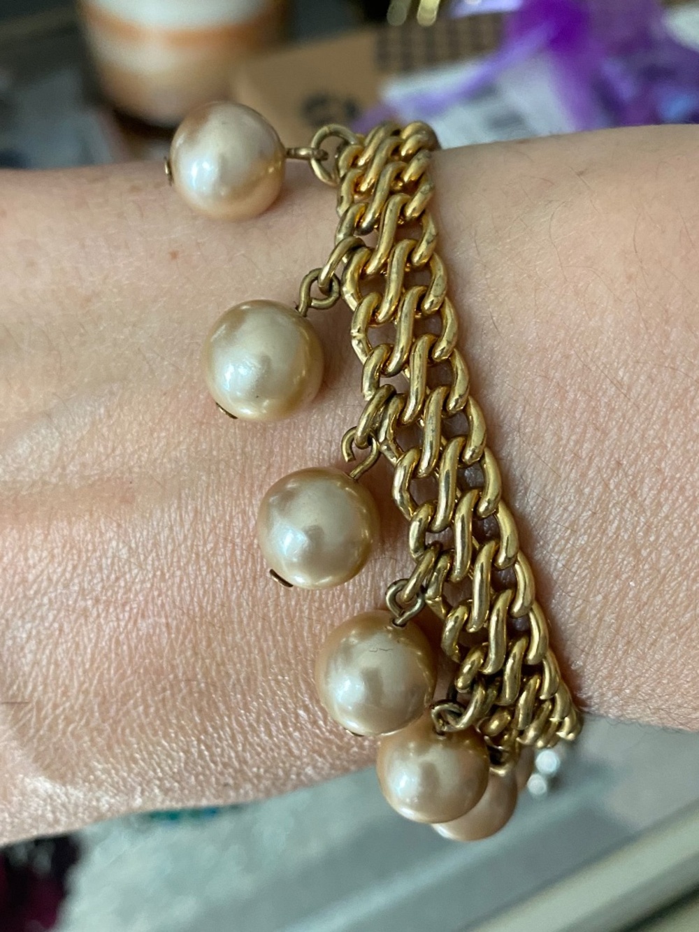 VITG GOLDEN SPHERES WITH TOGGLE CLASP